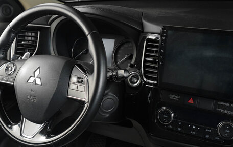 Mitsubishi Outlander III рестайлинг 3, 2015 год, 1 679 000 рублей, 12 фотография