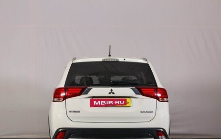 Mitsubishi Outlander III рестайлинг 3, 2015 год, 1 679 000 рублей, 6 фотография