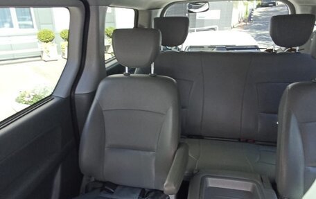 Hyundai Grand Starex Grand Starex I рестайлинг 2, 2015 год, 2 800 000 рублей, 4 фотография