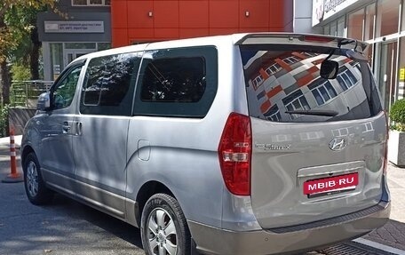 Hyundai Grand Starex Grand Starex I рестайлинг 2, 2015 год, 2 800 000 рублей, 2 фотография