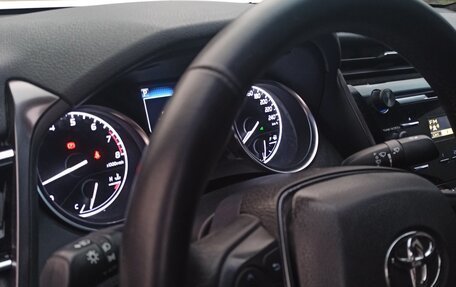 Toyota Camry, 2018 год, 2 200 000 рублей, 15 фотография