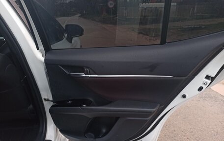 Toyota Camry, 2018 год, 2 200 000 рублей, 13 фотография