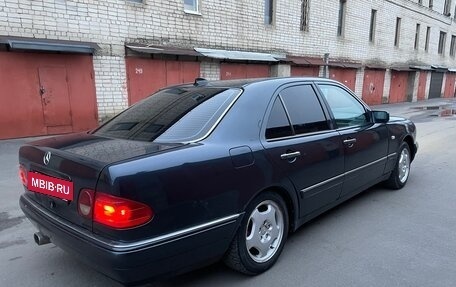 Mercedes-Benz E-Класс, 1997 год, 495 000 рублей, 3 фотография