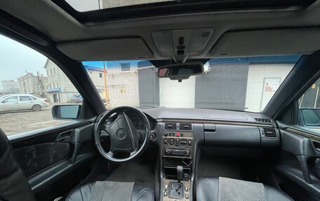 Mercedes-Benz E-Класс, 1997 год, 495 000 рублей, 9 фотография