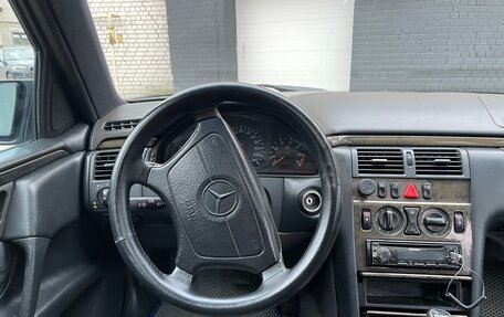 Mercedes-Benz E-Класс, 1997 год, 495 000 рублей, 10 фотография