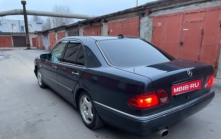 Mercedes-Benz E-Класс, 1997 год, 495 000 рублей, 5 фотография