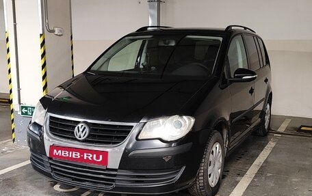 Volkswagen Touran III, 2009 год, 625 000 рублей, 1 фотография