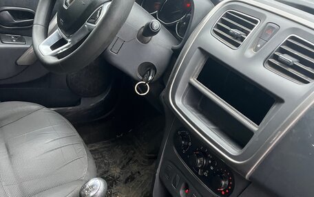 Renault Logan II, 2019 год, 425 000 рублей, 7 фотография