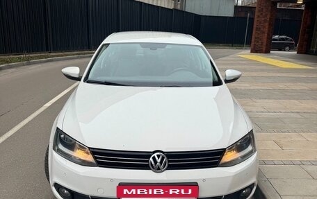 Volkswagen Jetta VI, 2011 год, 1 250 000 рублей, 2 фотография