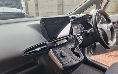 Toyota Wish II, 2011 год, 1 290 000 рублей, 19 фотография