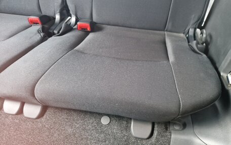 Toyota Wish II, 2011 год, 1 290 000 рублей, 24 фотография