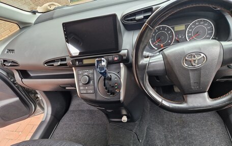 Toyota Wish II, 2011 год, 1 290 000 рублей, 14 фотография