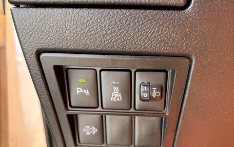 Toyota Hilux VIII, 2021 год, 5 450 000 рублей, 10 фотография