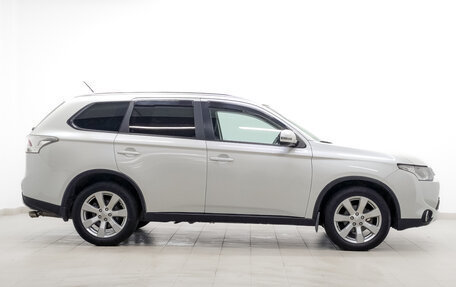 Mitsubishi Outlander III рестайлинг 3, 2014 год, 1 650 000 рублей, 4 фотография