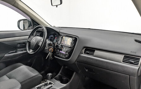 Mitsubishi Outlander III рестайлинг 3, 2014 год, 1 650 000 рублей, 13 фотография