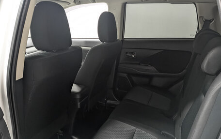 Mitsubishi Outlander III рестайлинг 3, 2014 год, 1 650 000 рублей, 18 фотография