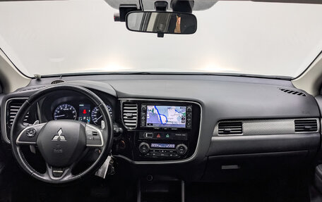 Mitsubishi Outlander III рестайлинг 3, 2014 год, 1 650 000 рублей, 14 фотография