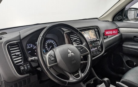 Mitsubishi Outlander III рестайлинг 3, 2014 год, 1 650 000 рублей, 15 фотография