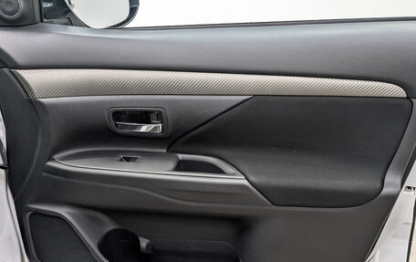 Mitsubishi Outlander III рестайлинг 3, 2014 год, 1 650 000 рублей, 23 фотография