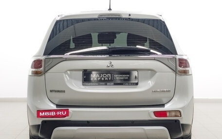 Mitsubishi Outlander III рестайлинг 3, 2014 год, 1 650 000 рублей, 6 фотография