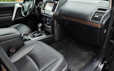 Toyota Land Cruiser Prado 150 рестайлинг 2, 2018 год, 5 000 000 рублей, 17 фотография