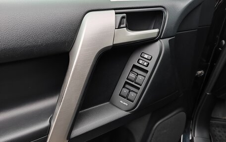 Toyota Land Cruiser Prado 150 рестайлинг 2, 2018 год, 5 000 000 рублей, 14 фотография