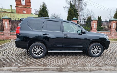 Toyota Land Cruiser Prado 150 рестайлинг 2, 2018 год, 5 000 000 рублей, 10 фотография