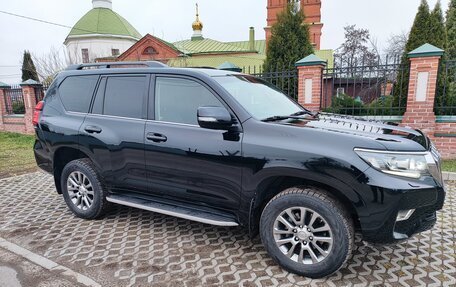 Toyota Land Cruiser Prado 150 рестайлинг 2, 2018 год, 5 000 000 рублей, 11 фотография