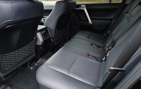 Toyota Land Cruiser Prado 150 рестайлинг 2, 2018 год, 5 000 000 рублей, 15 фотография