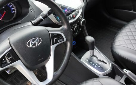 Hyundai Solaris II рестайлинг, 2012 год, 900 000 рублей, 12 фотография