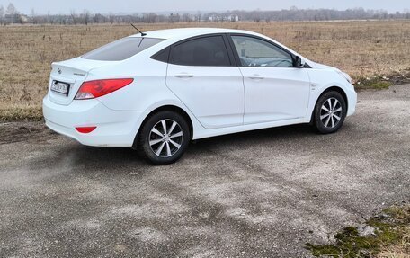 Hyundai Solaris II рестайлинг, 2012 год, 900 000 рублей, 3 фотография