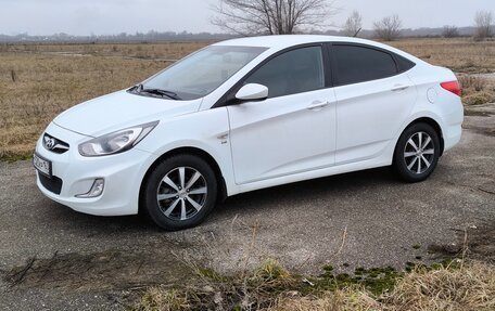 Hyundai Solaris II рестайлинг, 2012 год, 900 000 рублей, 7 фотография