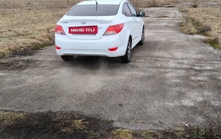 Hyundai Solaris II рестайлинг, 2012 год, 900 000 рублей, 5 фотография