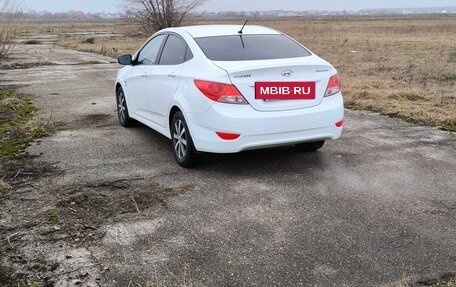 Hyundai Solaris II рестайлинг, 2012 год, 900 000 рублей, 4 фотография