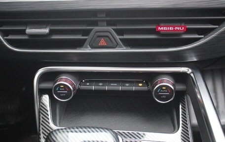 Geely Tugella FY11, 2023 год, 2 950 000 рублей, 19 фотография