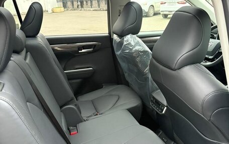 Toyota Highlander, 2025 год, 6 000 000 рублей, 24 фотография