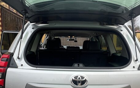 Toyota Land Cruiser Prado 150 рестайлинг 2, 2019 год, 4 600 000 рублей, 15 фотография