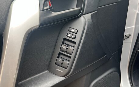 Toyota Land Cruiser Prado 150 рестайлинг 2, 2019 год, 4 600 000 рублей, 9 фотография