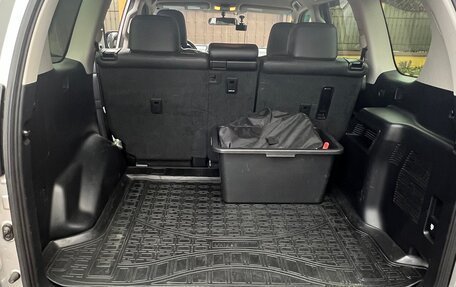 Toyota Land Cruiser Prado 150 рестайлинг 2, 2019 год, 4 600 000 рублей, 14 фотография