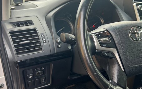 Toyota Land Cruiser Prado 150 рестайлинг 2, 2019 год, 4 600 000 рублей, 10 фотография