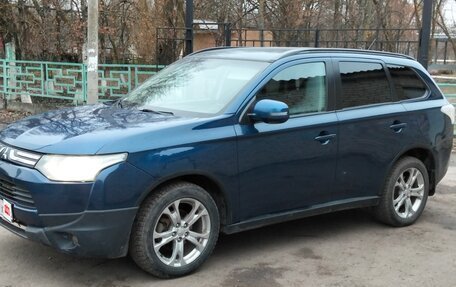 Mitsubishi Outlander III рестайлинг 3, 2013 год, 1 200 000 рублей, 3 фотография