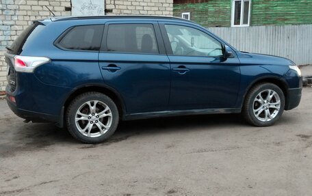 Mitsubishi Outlander III рестайлинг 3, 2013 год, 1 200 000 рублей, 7 фотография