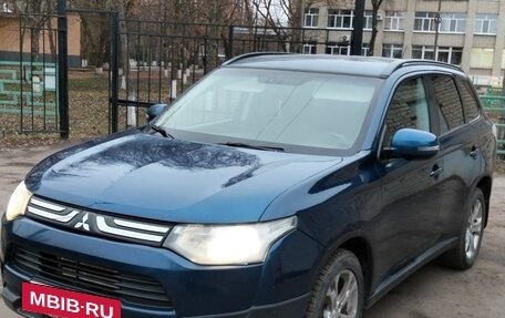 Mitsubishi Outlander III рестайлинг 3, 2013 год, 1 200 000 рублей, 2 фотография