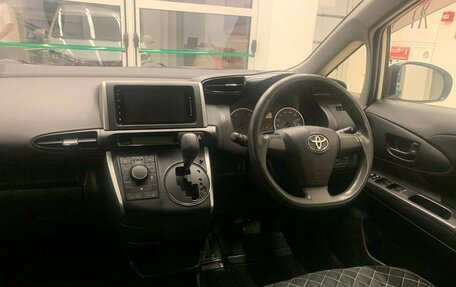 Toyota Wish II, 2015 год, 1 600 000 рублей, 9 фотография