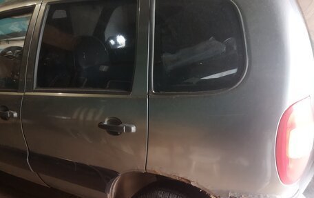 Chevrolet Niva I рестайлинг, 2005 год, 200 000 рублей, 11 фотография