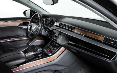 Audi A8, 2018 год, 6 900 000 рублей, 11 фотография