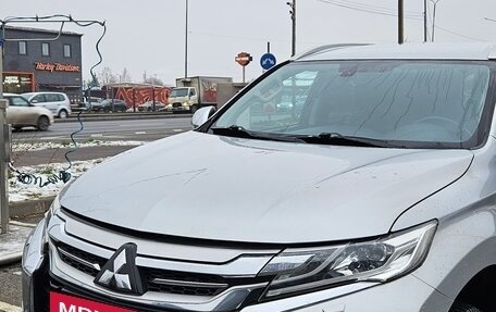 Mitsubishi Pajero Sport III рестайлинг, 2018 год, 2 650 000 рублей, 2 фотография