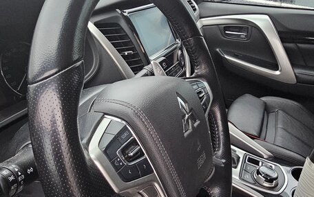 Mitsubishi Pajero Sport III рестайлинг, 2018 год, 2 650 000 рублей, 7 фотография