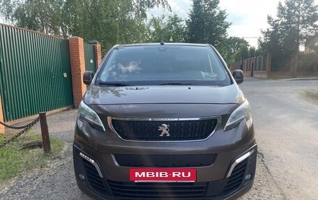 Peugeot Traveller I, 2018 год, 3 000 000 рублей, 2 фотография