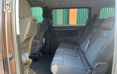 Peugeot Traveller I, 2018 год, 3 000 000 рублей, 11 фотография